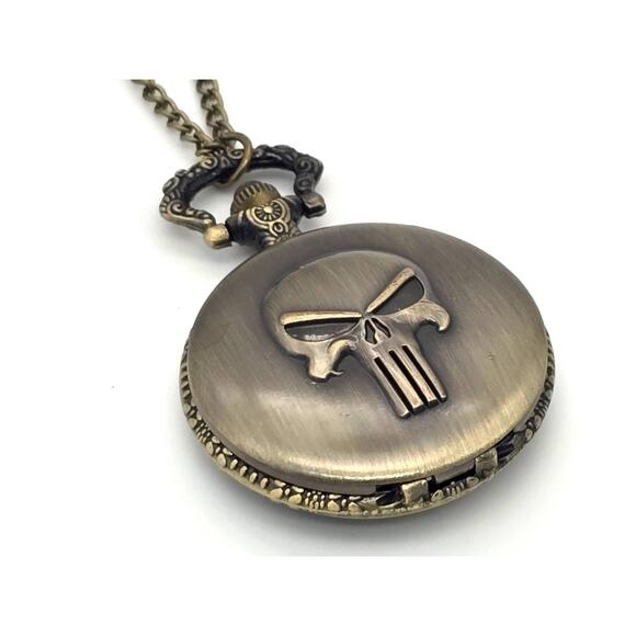 Punisher Skull Pocket Watch – Vintage Look Metal Biker Gothic Keepsake for Men - Picture 4 of 11